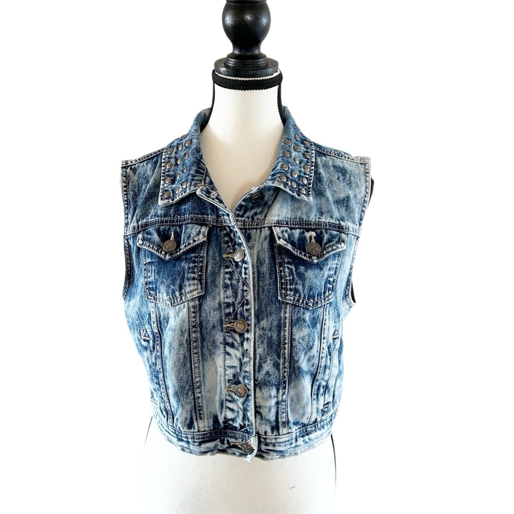 Forever 21 Studded Acid Wash Denim Button Up Vest in Light Blue Western Larger